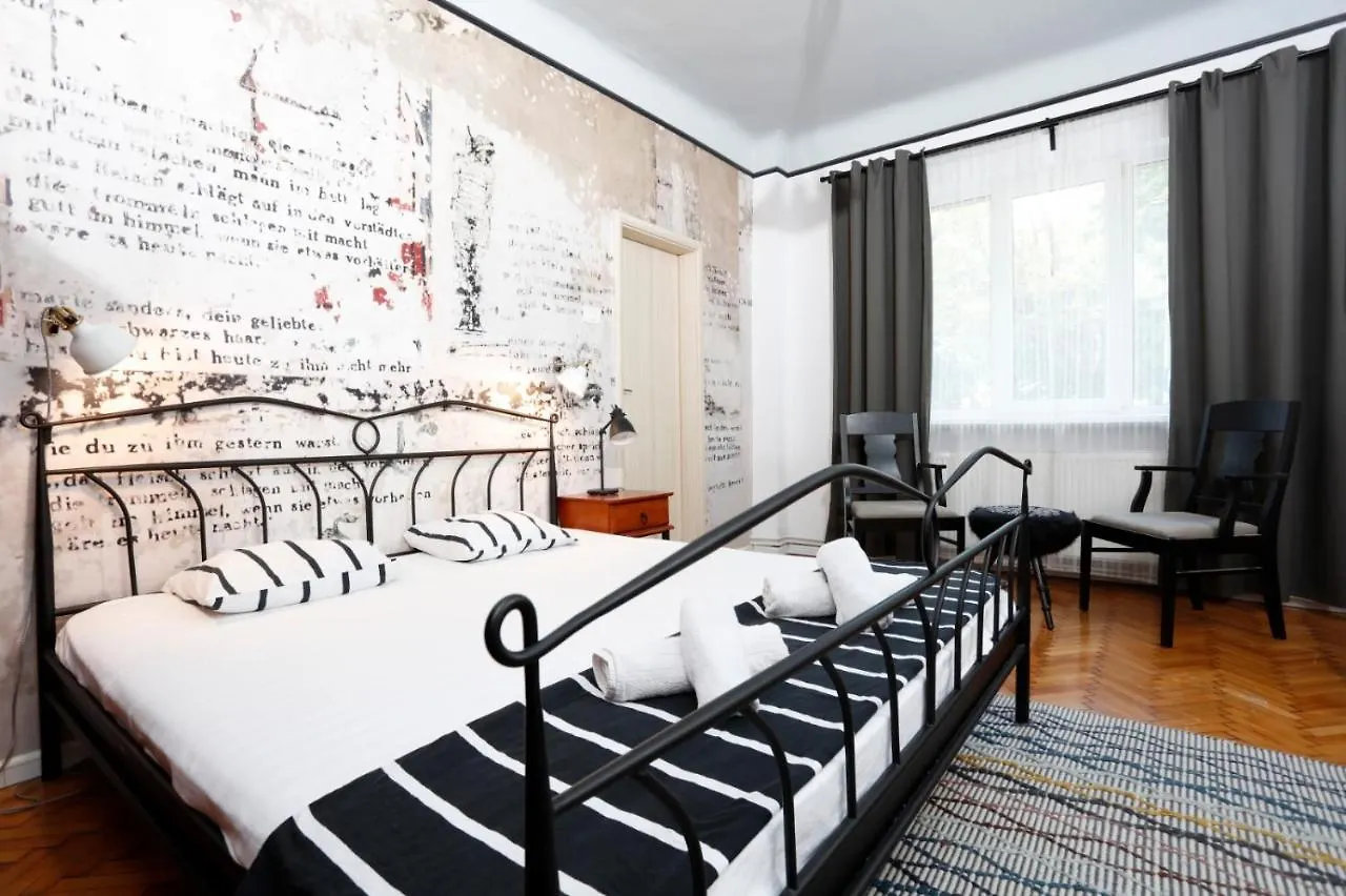 Traditional Modern 3 Bedroom Apartment In Center Bukarest