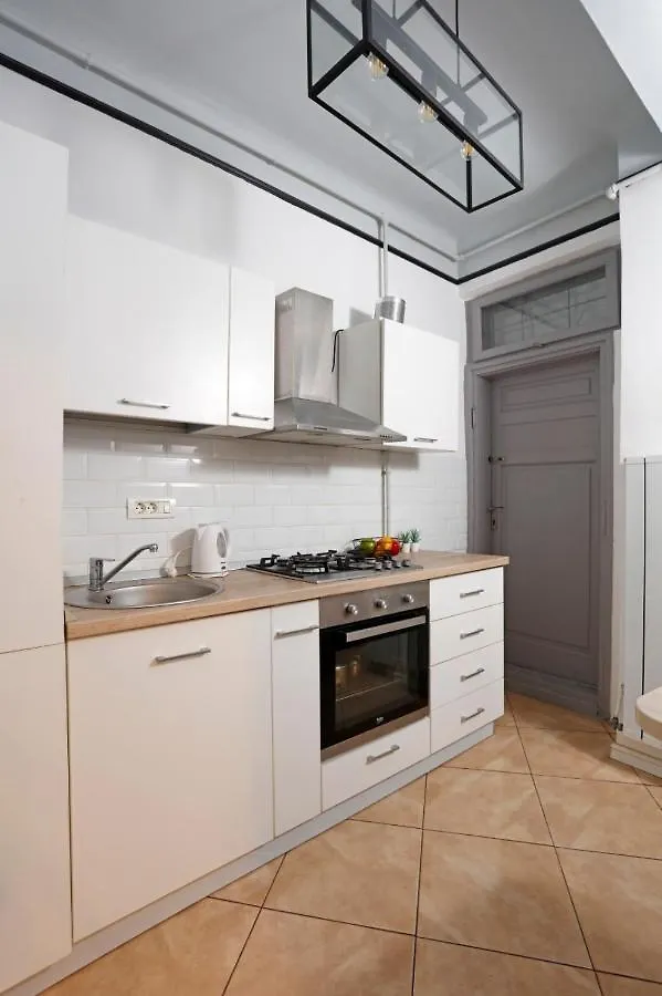 Traditional Modern 3 Bedroom Apartment In Center Bukarest
