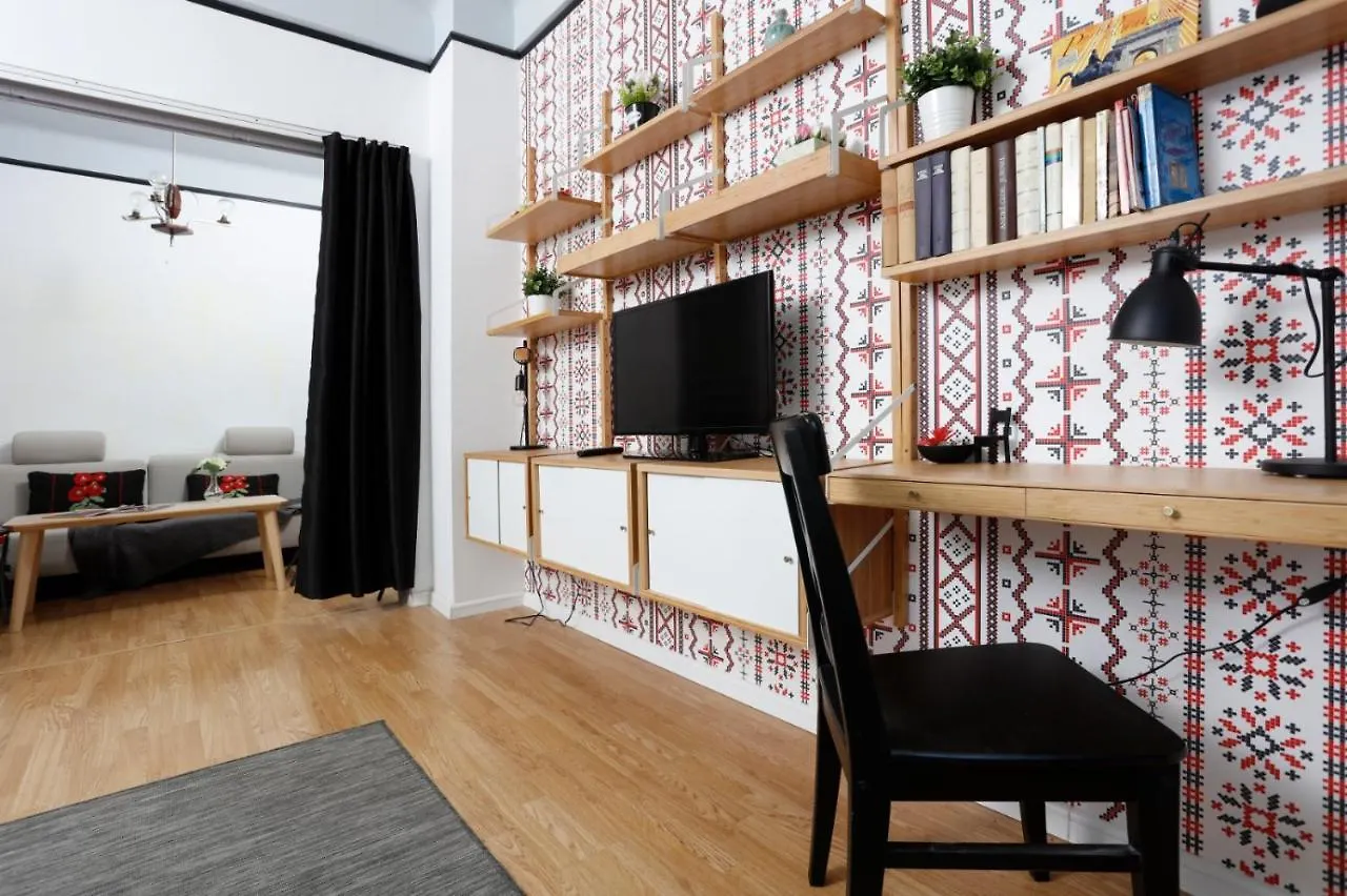 Traditional Modern 3 Bedroom Apartment In Center Bukarest